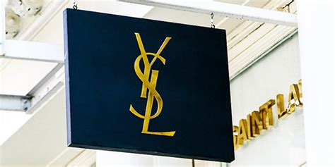 Bari, inaugurato il nuovo store Yves Saint Laurent in via Sparano .